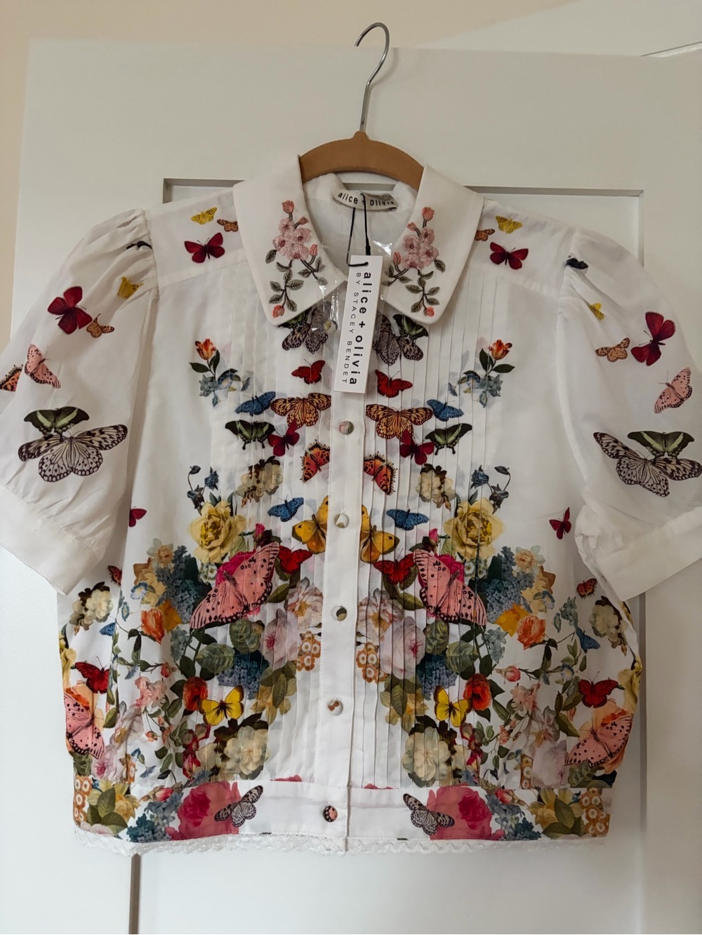 Alice + Olivia White Floral & Butterfly Pintuck Crop Blouse - Picture 6 of 9